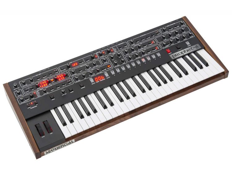 davesmith-sequentialprophet6-3.jpg SEQUENTIAL Prophet 6 - immagine 1